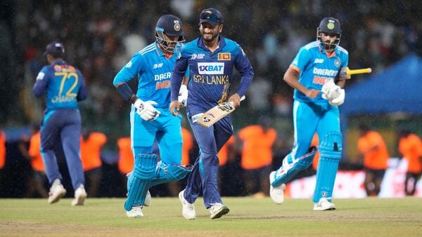 Asia Cup Final: सिर्फ 37 गेंदों पर टीम इंडिया ने जीता फाइनल, एशिया कप की ट्रॉफी पर किया कब्जा